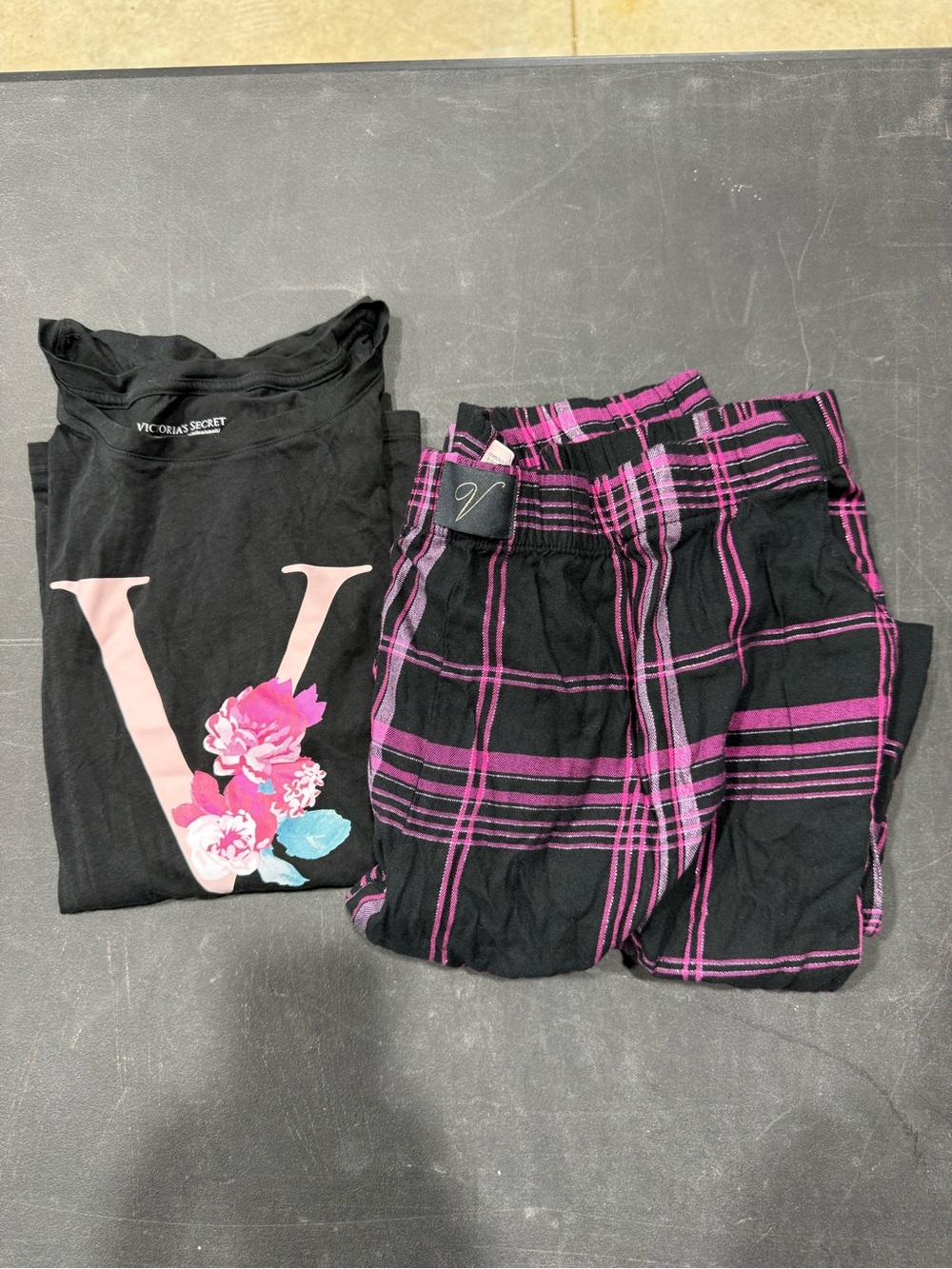 Victorias Secret Black & Pink Plaid Pajama Set. Womens XL